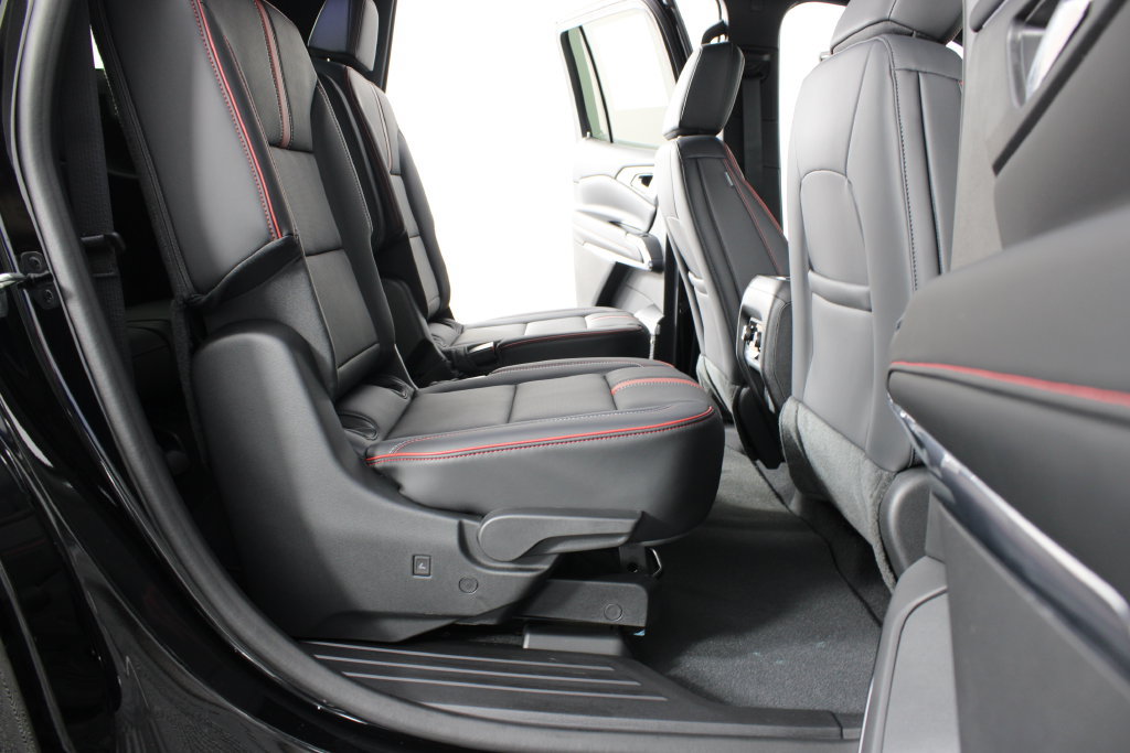 New 2027 Chevrolet Traverse RS FWD image 31