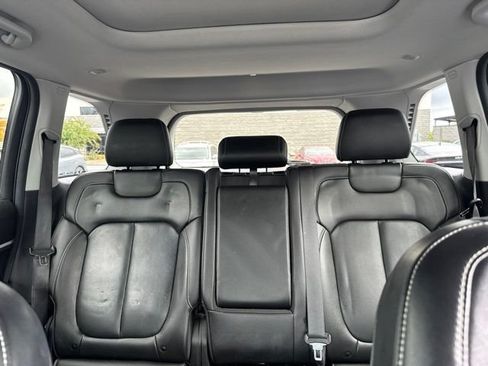 Used 2022 Jeep Grand Cherokee Limited w/ Luxury Tech Group II RWD image 8