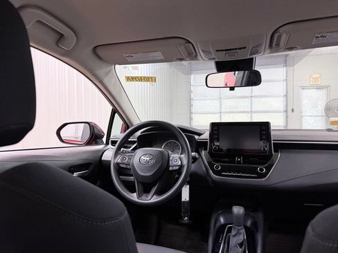 Used 2020 Toyota Corolla LE FWD image 23