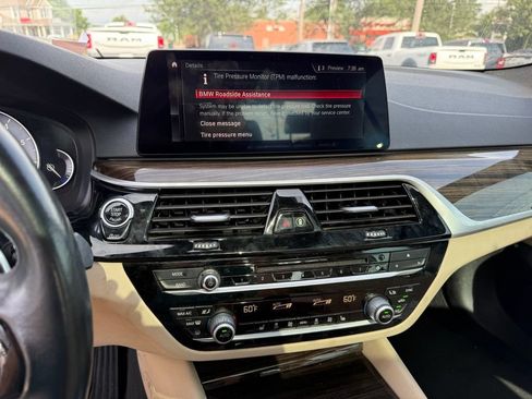 Used 2019 BMW 530i w/ Convenience Package RWD image 19