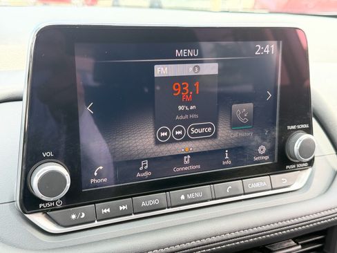 Used 2025 Nissan Rogue S FWD image 22