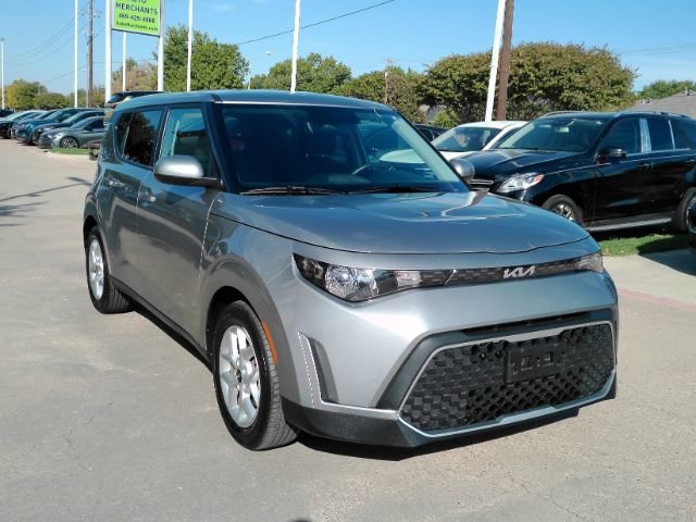 Used 2023 Kia Soul LX w/ LX Technology Package FWD image 4