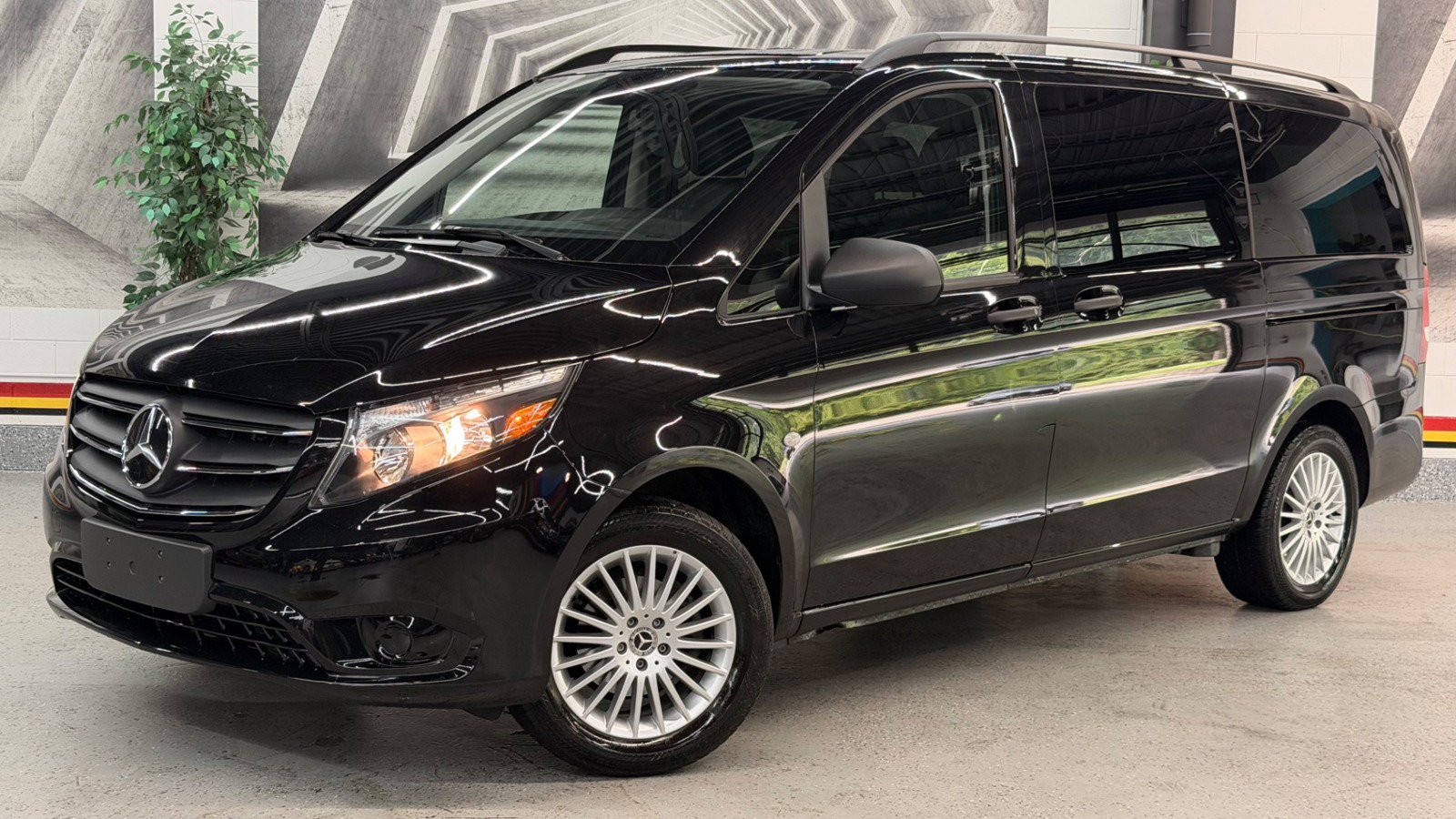 Used 2023 Mercedes-Benz Metris Passenger image 3