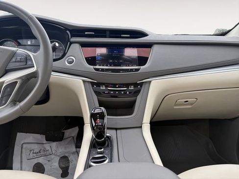 Certified 2024 Cadillac XT5 Premium Luxury w/ LPO, Floor Liner Package AWD/4WD image 11