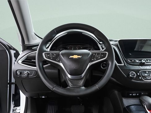 Used 2023 Chevrolet Malibu RS FWD image 9