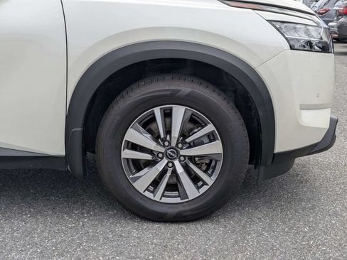 Used 2024 Nissan Pathfinder SL AWD/4WD image 11