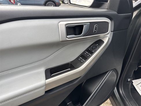 Used 2022 Ford Explorer XLT w/ Equipment Group 202A image 16