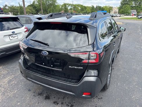 Used 2024 Subaru Outback Premium AWD/4WD image 3