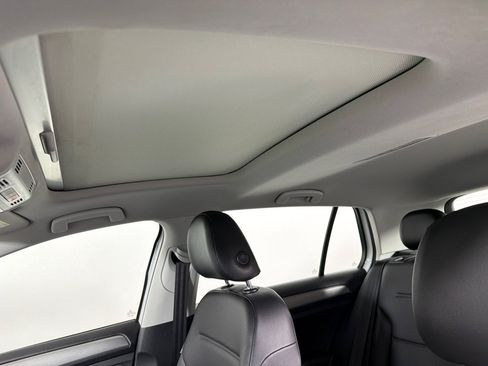 Used 2016 Volkswagen Golf 4-Door FWD image 14