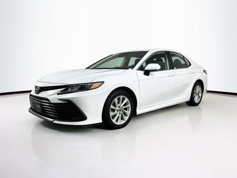 Used 2021 Toyota Camry LE FWD image 3