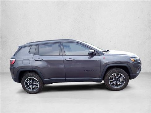 Used 2024 Jeep Compass Trailhawk w/ Sun and Sound Group AWD/4WD image 4