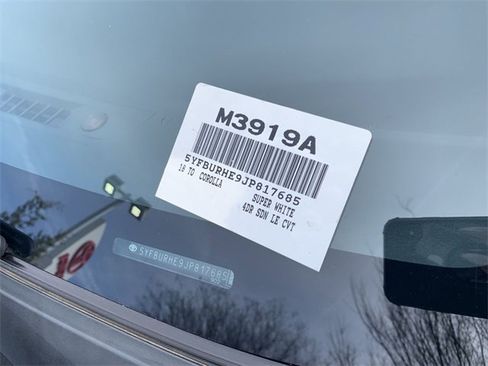 Used 2018 Toyota Corolla LE image 35