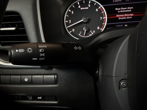 Used 2025 Nissan Rogue SV FWD image 35