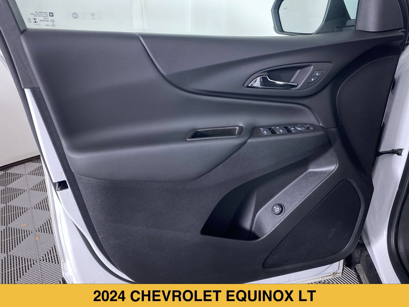 Certified 2024 Chevrolet Equinox LT w/ LPO, Floor Liner Package FWD image 11