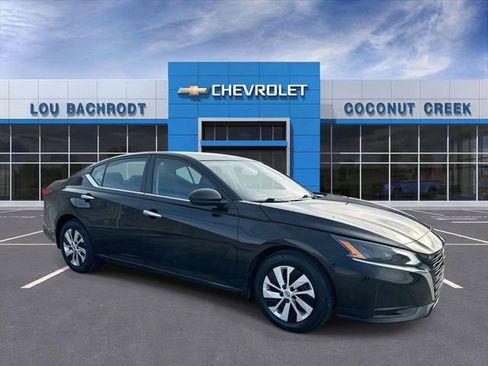 Used 2024 Nissan Altima 2.5 S FWD image 2