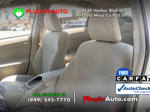 Used 2012 Toyota Prius Three w/ Preferred Accessory Pkg FWD image 7
