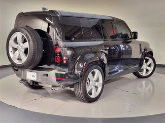 Used 2025 Land Rover Defender 110 X-Dynamic SE video 2