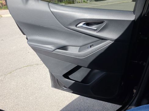Used 2025 Chevrolet Equinox LT FWD image 28