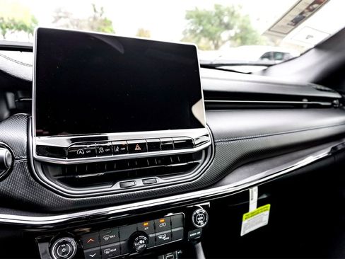 New 2026 Jeep Compass Latitude image 14