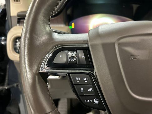 Used 2022 Lincoln Nautilus Reserve w/ Equipment Group 201A image 13