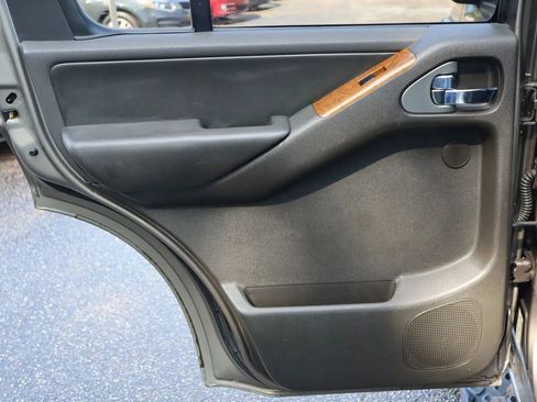 Used 2005 Nissan Pathfinder LE image 10