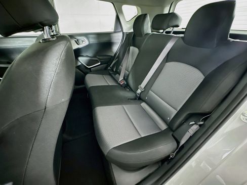 Used 2025 Kia Soul LX w/ LX Technology Package FWD image 26