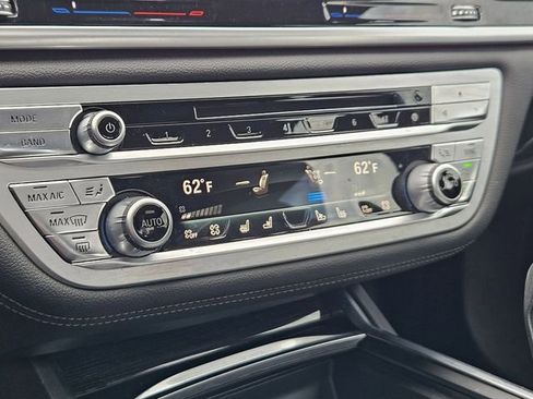 Used 2019 BMW 750i RWD image 11