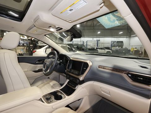 Used 2023 GMC Acadia Denali w/ Denali Ultimate Package FWD image 30