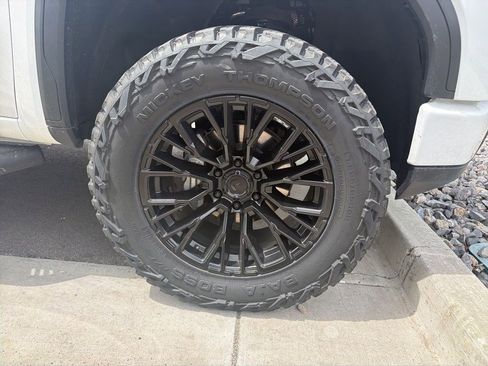 Used 2024 GMC Sierra 1500 AT4 w/ Technology Package AWD/4WD image 4