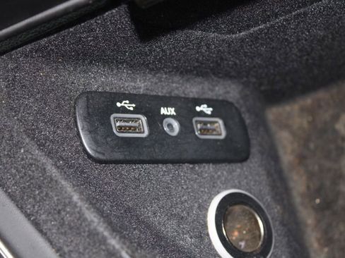 Used 2018 Dodge Challenger SXT image 36