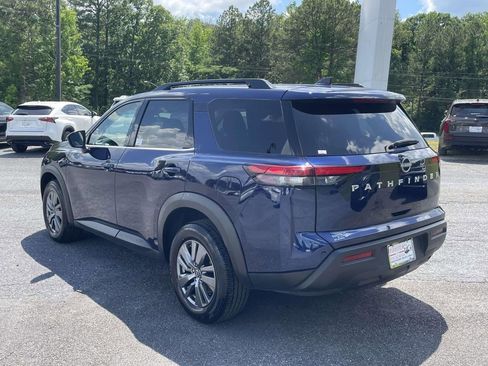 Used 2025 Nissan Pathfinder SV FWD image 4