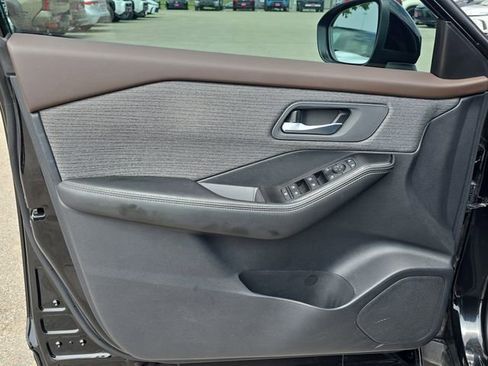 Used 2021 Nissan Rogue SV FWD image 25