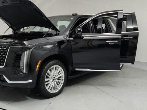 Certified 2025 Cadillac Escalade ESV Premium Luxury w/ LPO, Floor Liner Package image 9