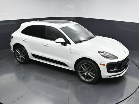 Used 2025 Porsche Macan AWD/4WD image 20