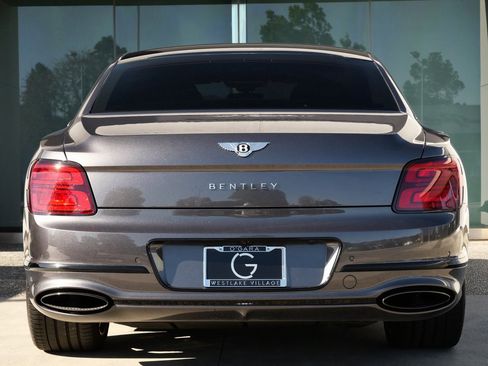 Used 2024 Bentley Flying Spur W12 image 8
