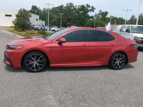 Used 2021 Toyota Camry SE image 16