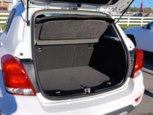 Used 2018 Chevrolet Trax LT w/ LT Convenience Package image 21