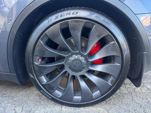 Used 2021 Tesla Model Y Performance image 14