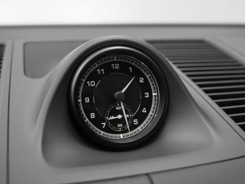 Used 2025 Porsche Macan image 38