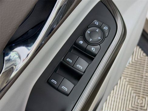 Used 2023 GMC Acadia SLT w/ Technology Package AWD/4WD image 23