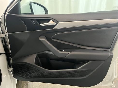 Certified 2020 Volkswagen Jetta SE image 12