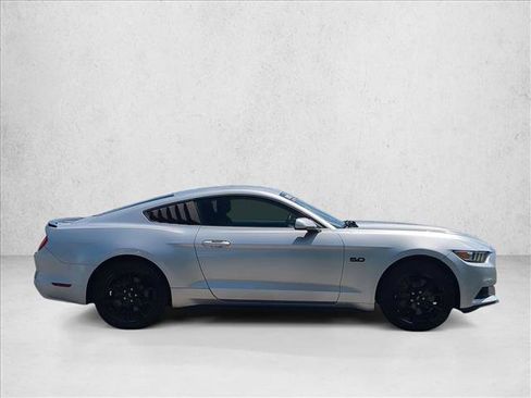 Used 2017 Ford Mustang GT w/ Black Accent Package RWD image 4
