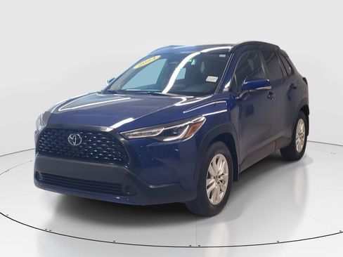 Certified 2024 Toyota Corolla Cross LE w/ Moonroof Package image 3