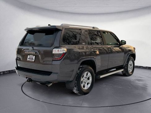 Used 2017 Toyota 4Runner SR5 Premium image 6