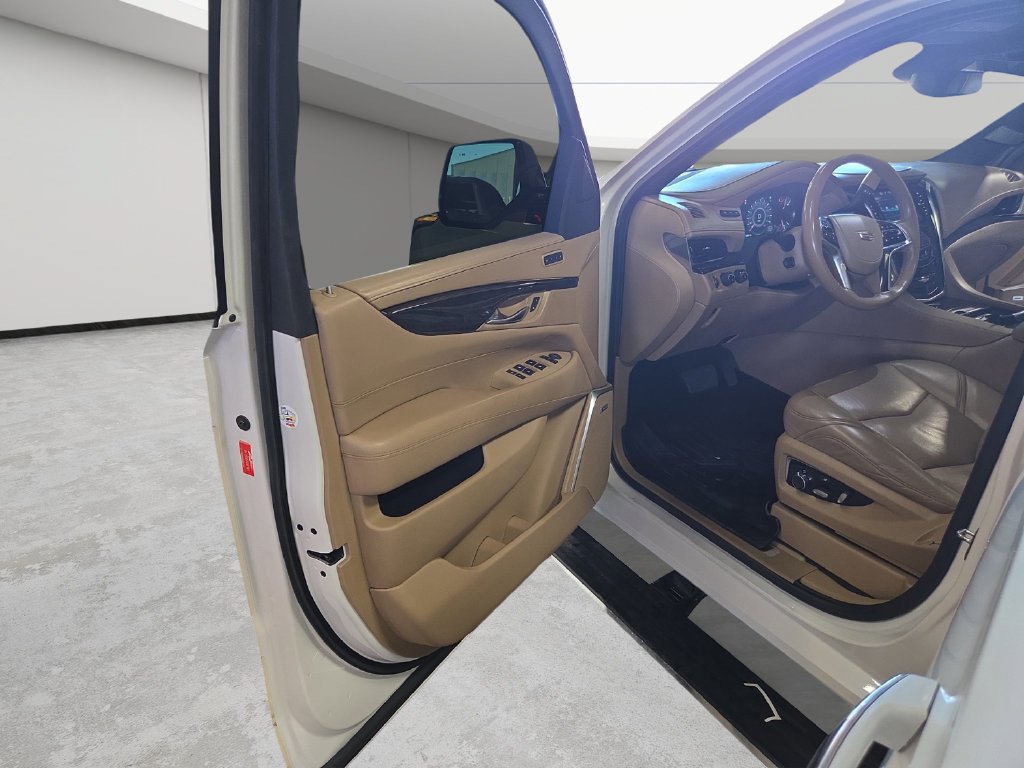 Used 2020 Cadillac Escalade Platinum AWD/4WD image 46