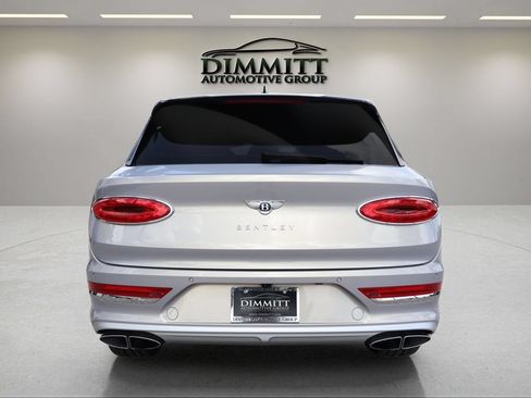 Used 2025 Bentley Bentayga Extended Wheelbase AWD/4WD image 9