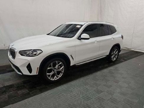 Used 2024 BMW X3 xDrive30i w/ Premium Package image 2