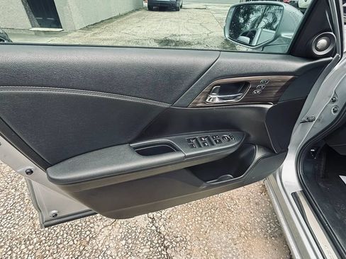 Used 2017 Honda Accord EX-L image 11