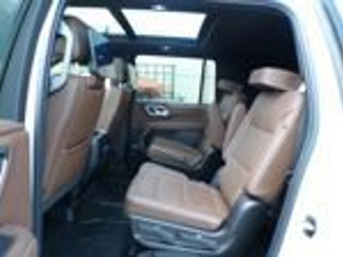 Used 2023 Chevrolet Suburban High Country w/ Advanced Technology Package AWD/4WD image 6