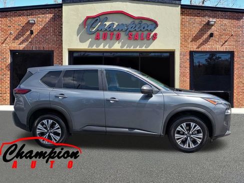 Used 2023 Nissan Rogue SV FWD image 3